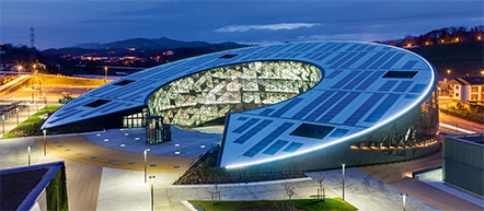 Bâtiment Orona Ideo en Espace avec des façades aluminium WICONA