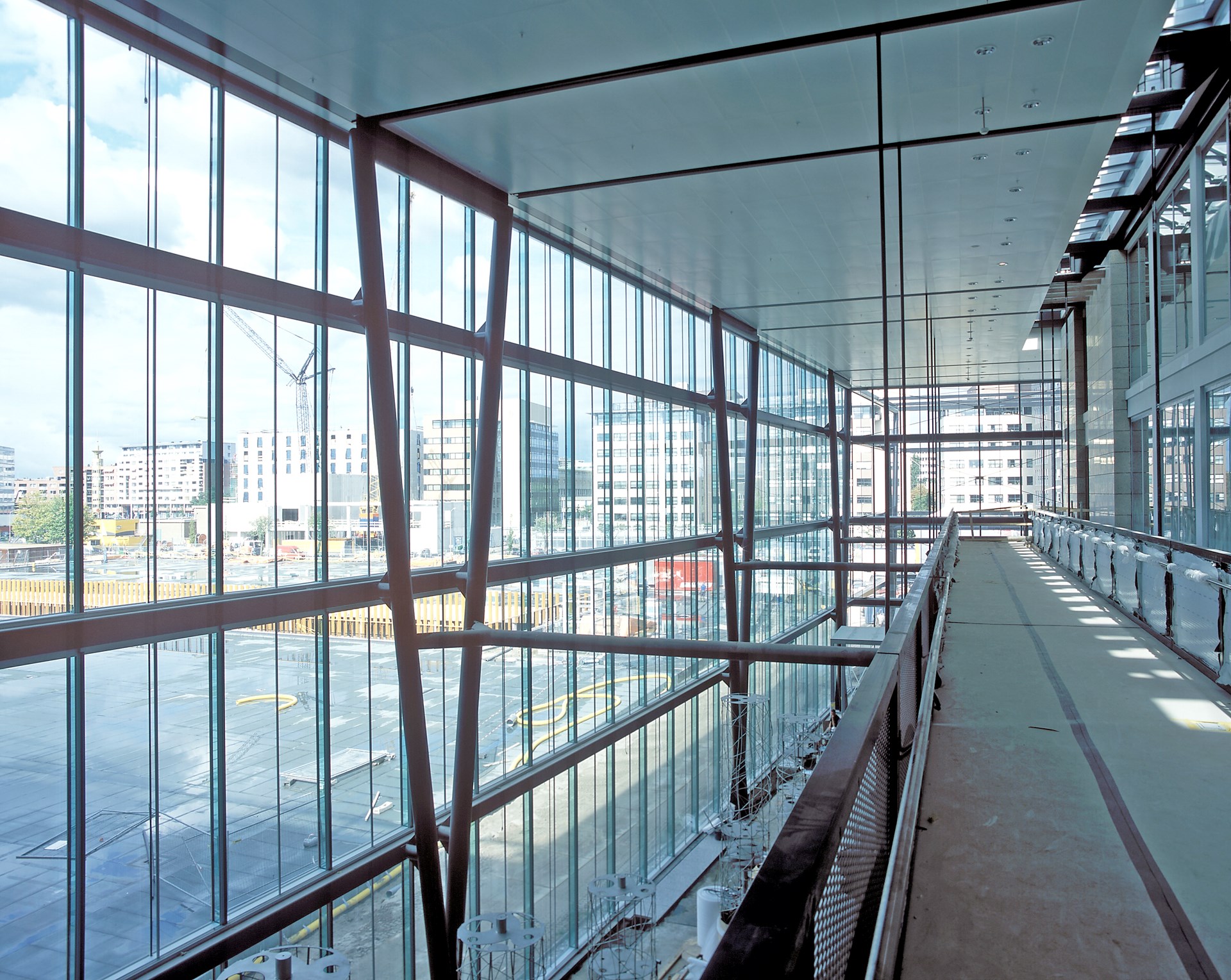 hal04 - à gauche de la passerelle.jpg