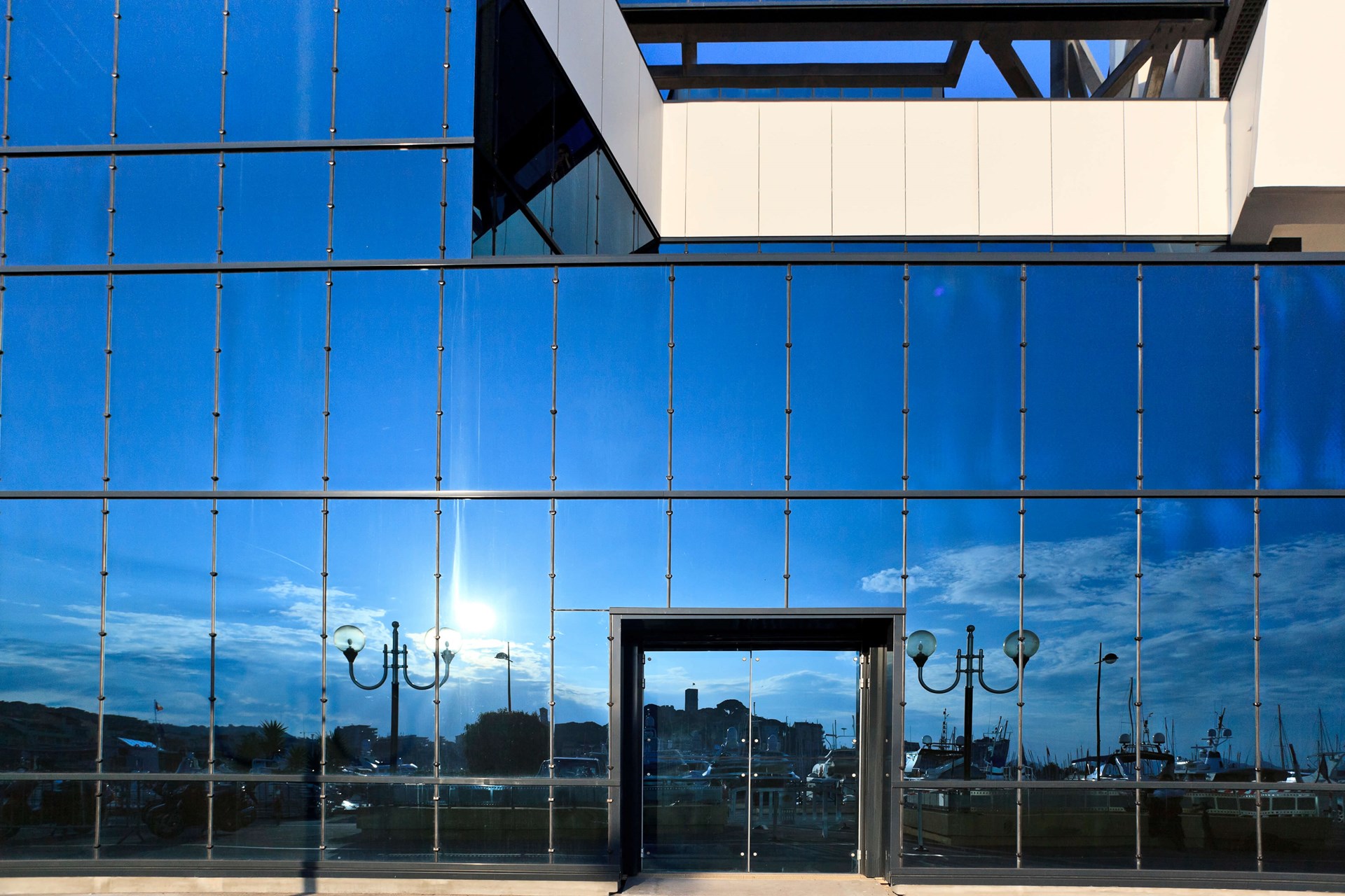 Palais des Festivals Cannes Haute Def-053.jpg