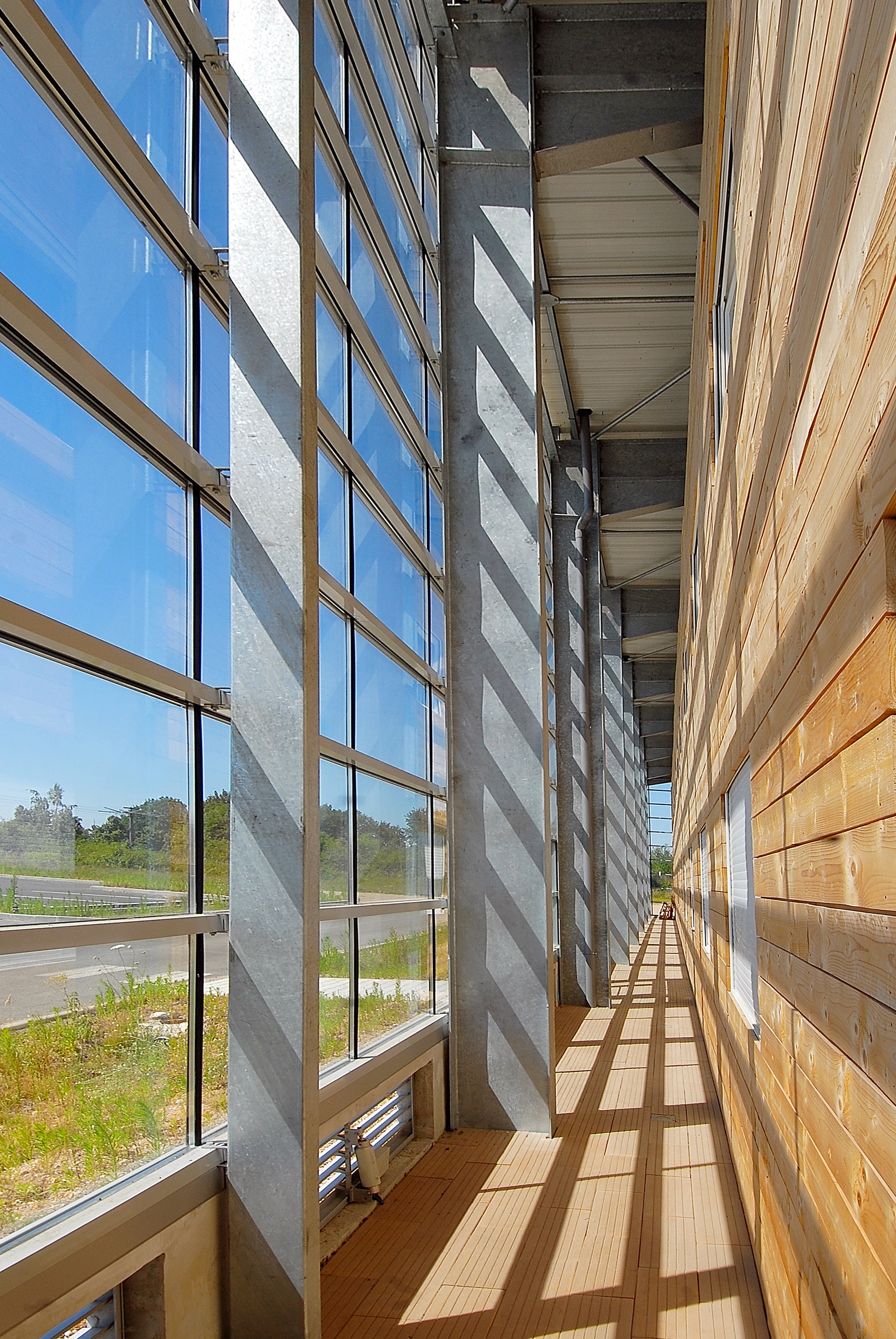 HOT MR INT - Wirecom21.jpg