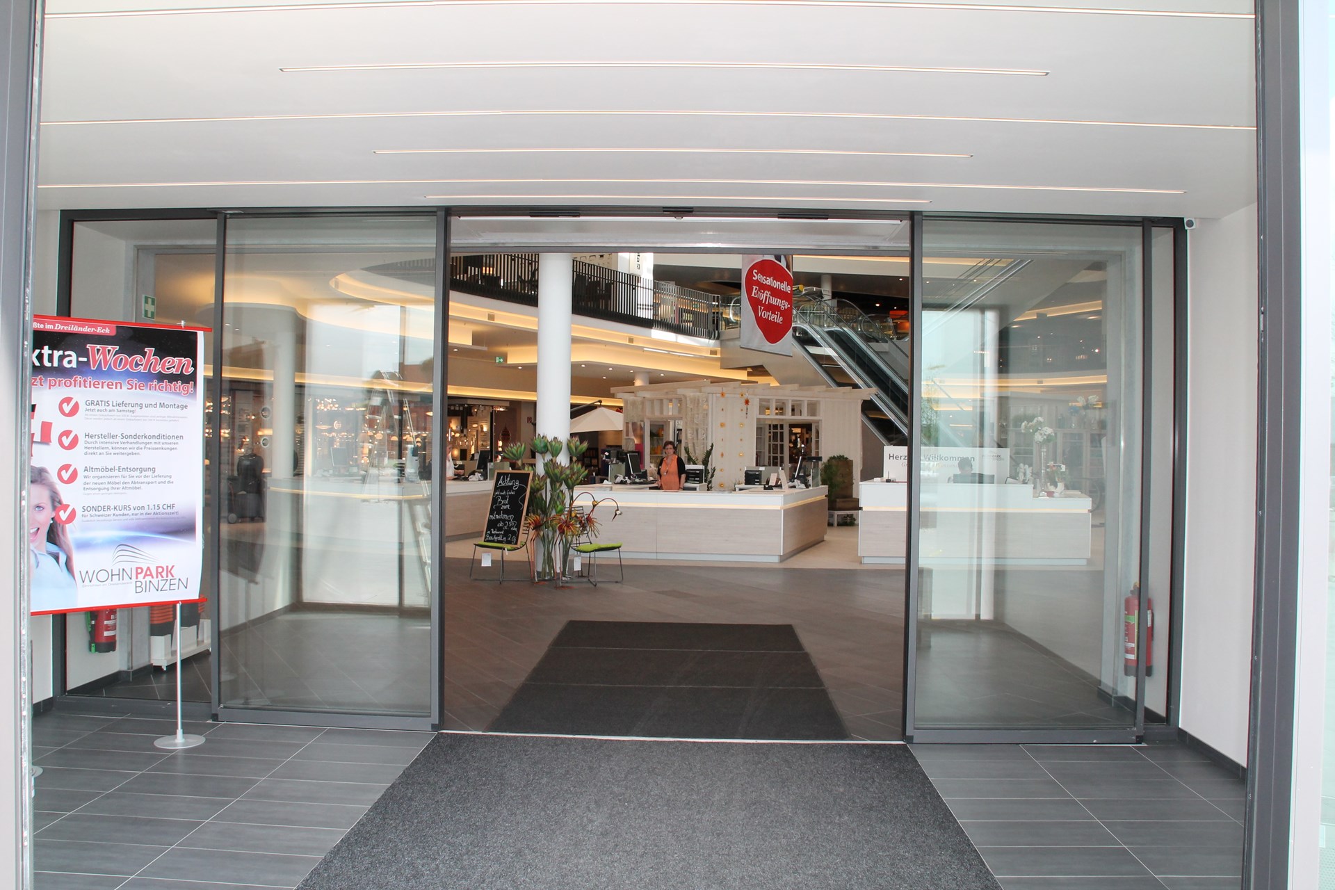 21 Wohnpark Binzen_KABA-Schiebetüren mit WICONA-Seitenteilen.JPG