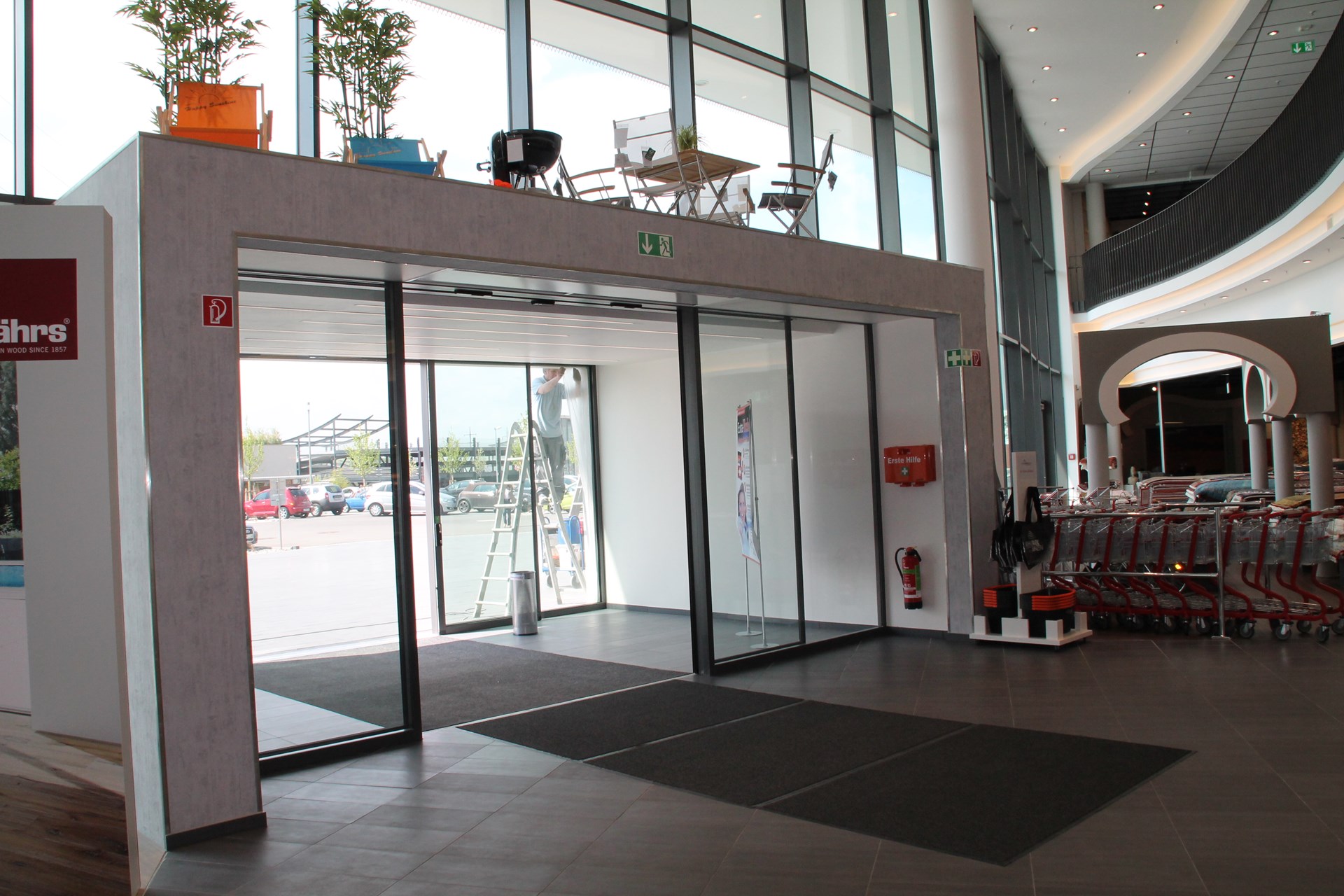 22 Wohnpark Binzen_KABA-Schiebetüren mit WICONA-Seitenteilen 02.JPG