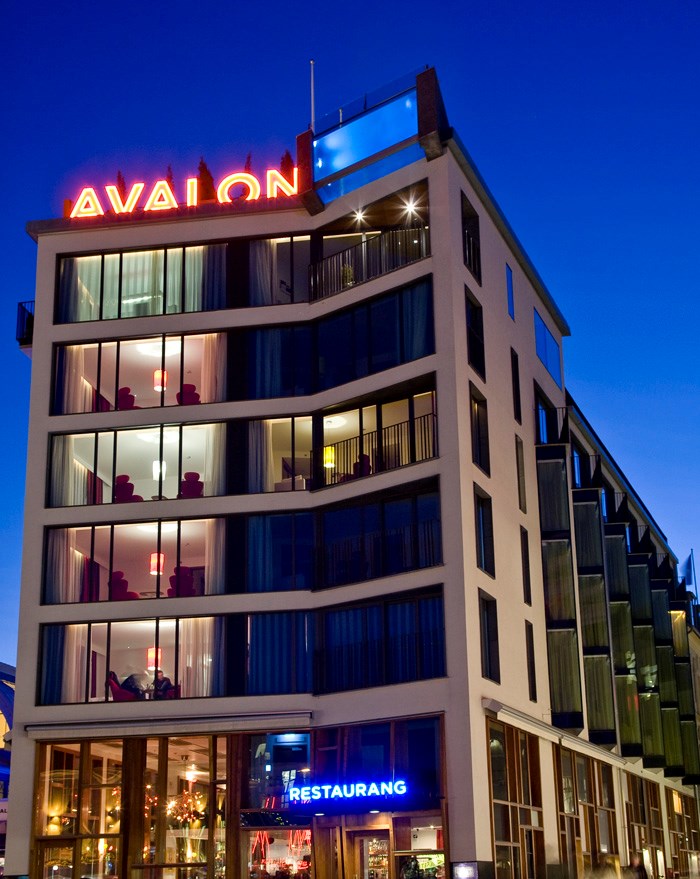 Avalon_Hotel_ext_natt-1.jpg