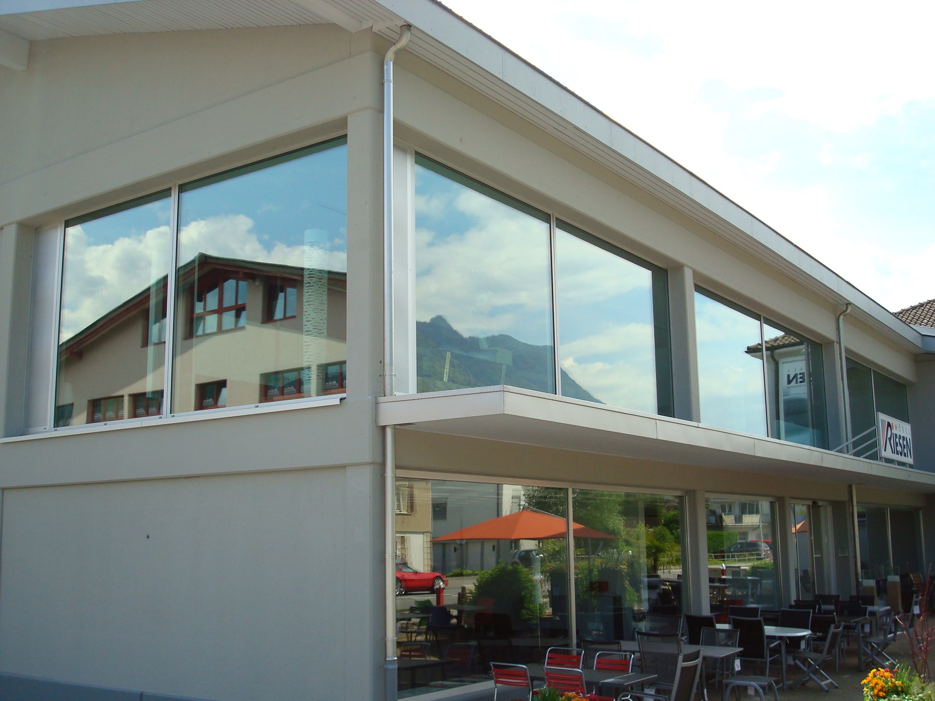 MöbelRiesen (2).JPG