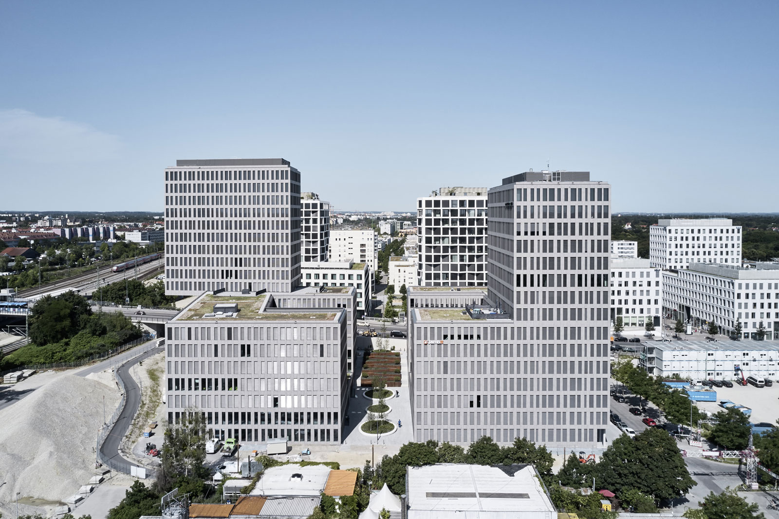 Fachadas WICONA con paneles Dekton en el edificio de oficinas Kap West de Múnich, LEED Gold por sus criterios sostenibles