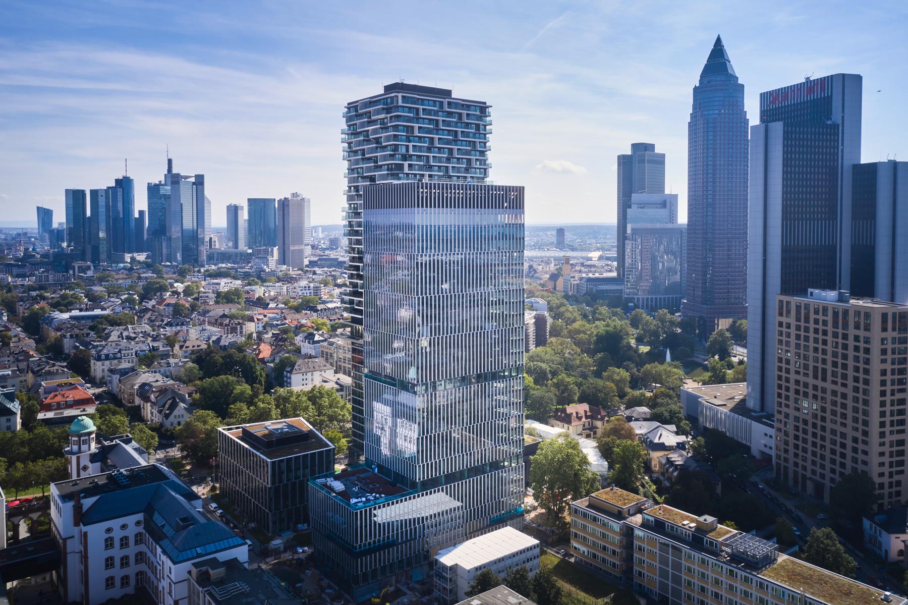 Un rascacielos con fachadas WICTEC EL evo de WICONA, realizadas con aluminio de bajas emisiones de CO2